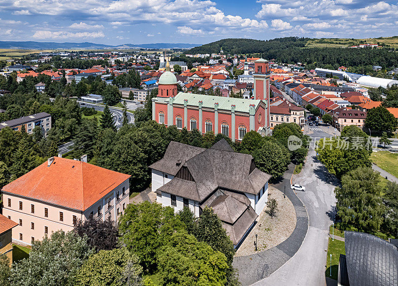 斯洛伐克凯兹马洛克老城，鸟瞰特别教堂(Kostol Najsvatejsej Trojice)